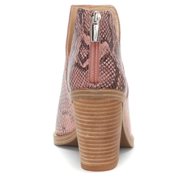 LAST 6 Vince Camuto Gigietta Snakeskin Emboss Boot - Picture 7 of 12